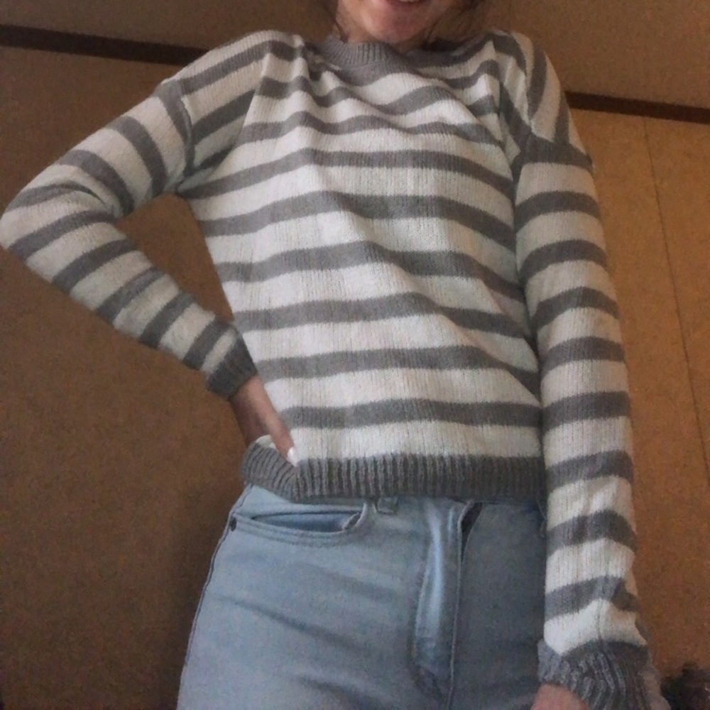 Cropped SO sweater